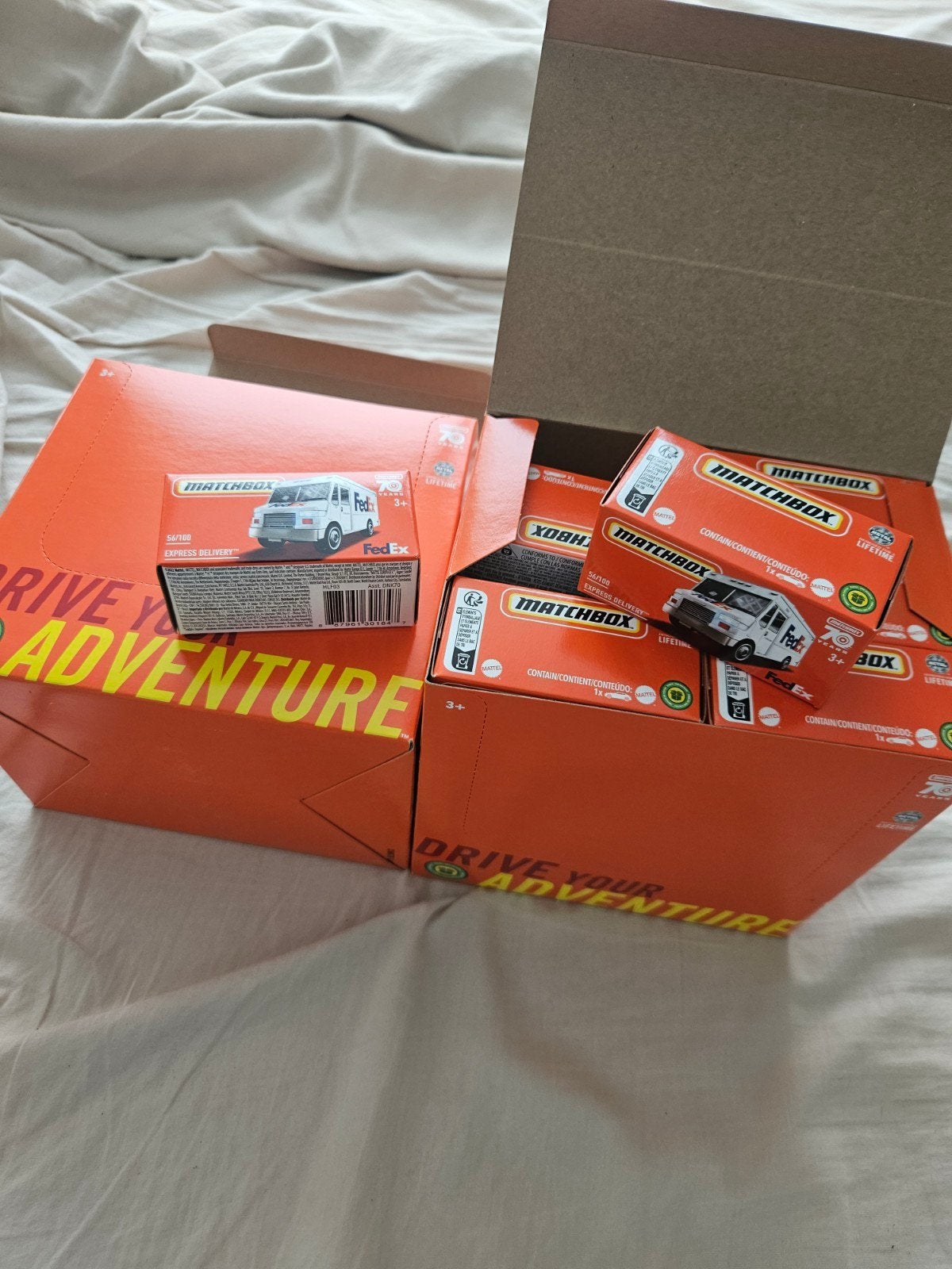 Matchbox FedEx Express Delivery - 47 stuks, Ophalen of Verzenden, Nieuw, 1:50 of kleiner, Overige merken