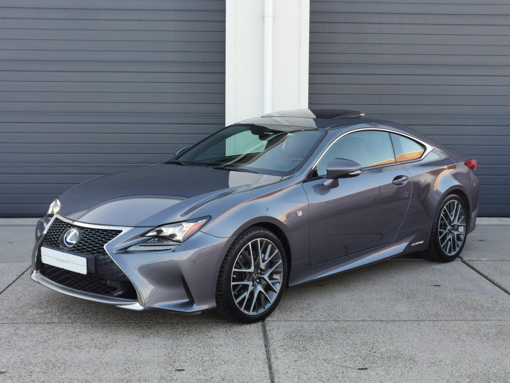 Lexus RC 300h F SPORT Line | 2 JAAR GARANTIE, Dealer onderhouden, Achterwielaandrijving, Gebruikt, 181 pk