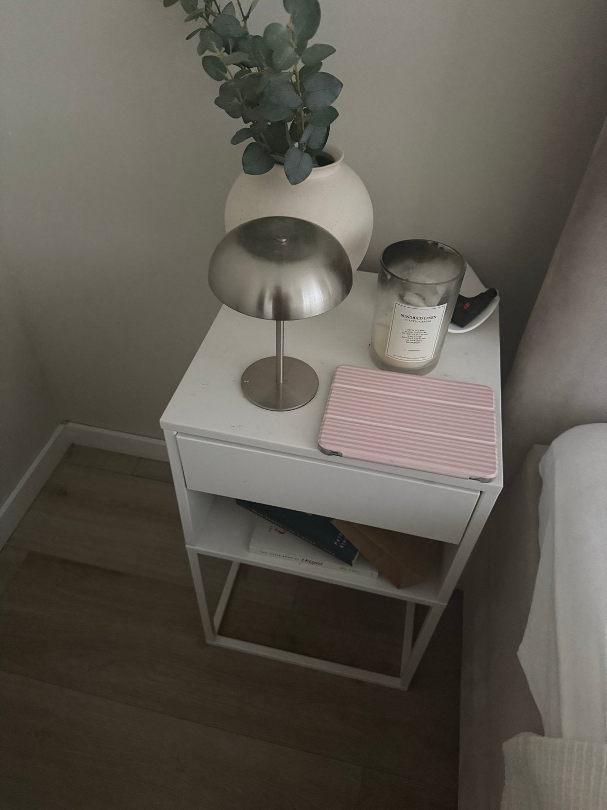 2x IKEA VIKHAMMER Nachtkastje Wit, Ophalen, Zo goed als nieuw, Minder dan 45 cm, 55 tot 70 cm