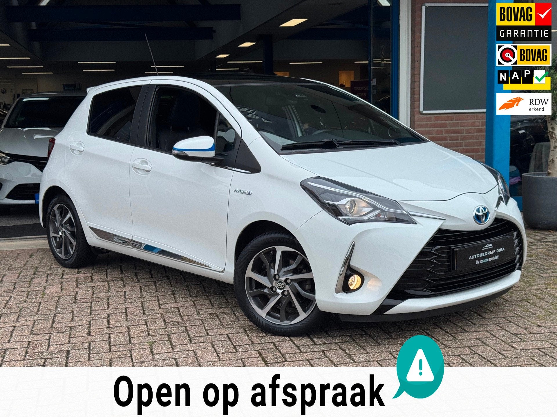 Toyota Yaris 1.5 Hybrid Premium 2017 AUT NAVI CLIMA APK NAP!, Auto's, Dealer onderhouden, Gebruikt, 4 cilinders, Origineel Nederlands