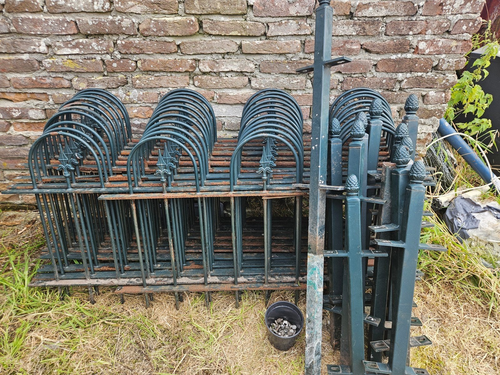 Sierhekken, Ophalen, IJzer
