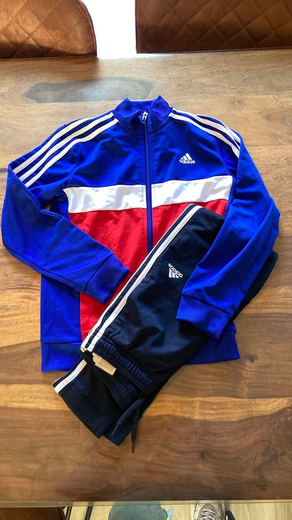 Trainingspak adidas 140, Kinderen en Baby's, Kinderkleding | Maat 140, Ophalen, Gebruikt, Jongen of Meisje, Sport- of Zwemkleding