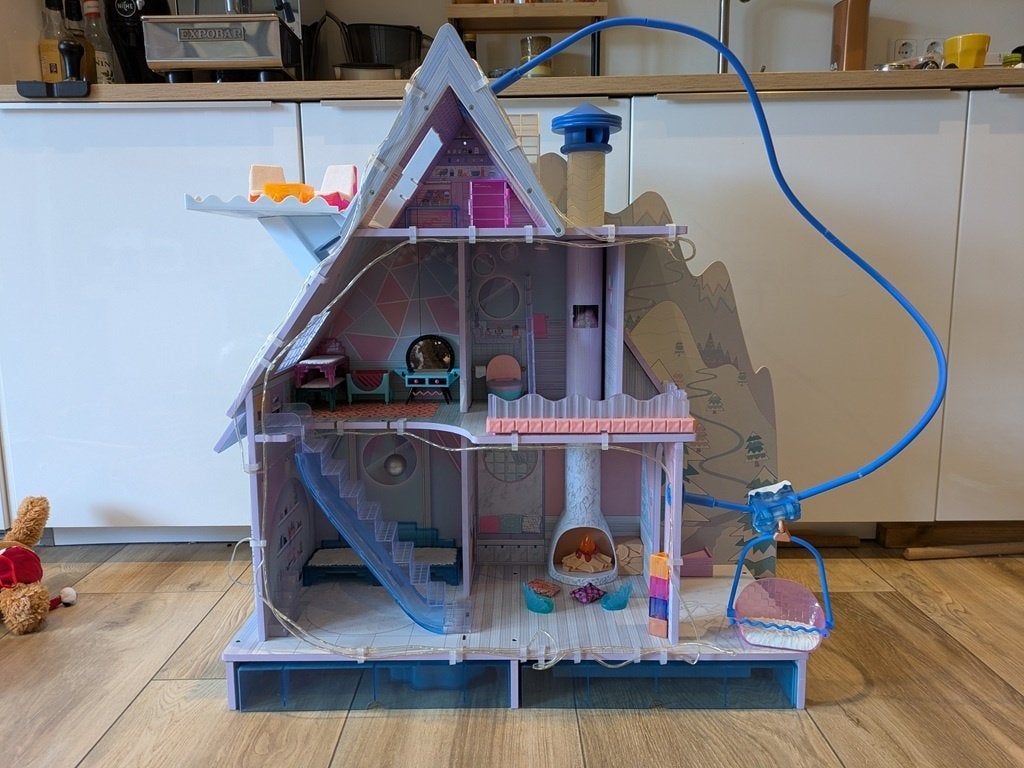 L.O.L. Surprise Winter Cottage poppenhuis, Kinderen en Baby's, Speelgoed | Poppenhuizen, Ophalen, Gebruikt, Poppenhuis