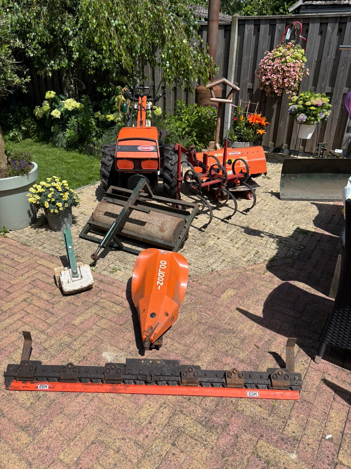 Tuintrekker Goldoni 140 met div aanbouw, Ophalen, Grondbewerking