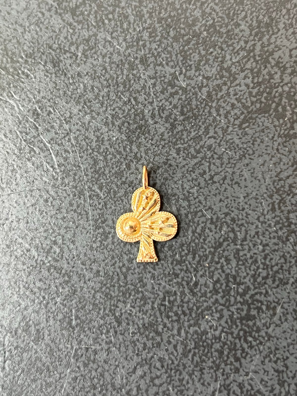 Minitials Queen Clubs Bedel 18K Geelgoud, Sieraden, Tassen en Uiterlijk, Bedels, Nieuw, 1 bedel, Goud, Ophalen