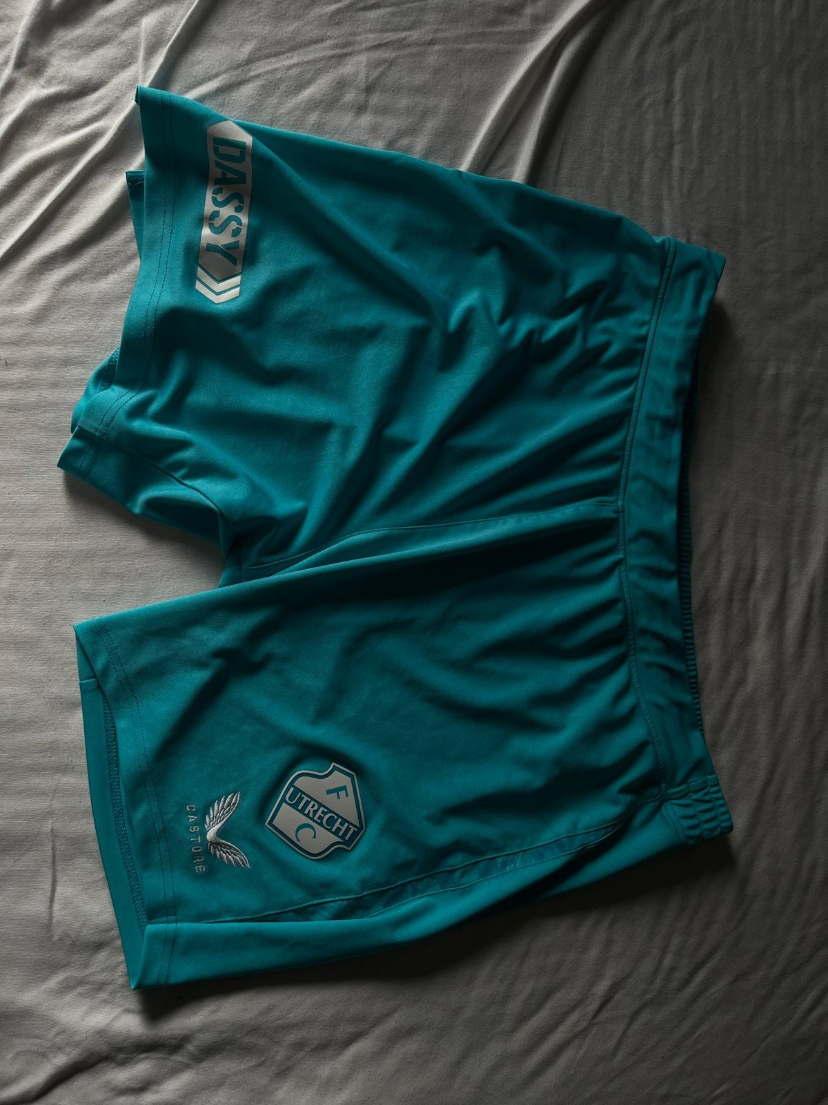 FC Utrecht korte broek - Maat 3XL, Overige maten, Ophalen of Verzenden, Zo goed als nieuw, Voetbal
