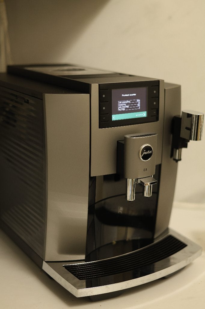 Jura E8 EC, Witgoed en Apparatuur, Koffiezetapparaten, Ophalen, Koffiemachine, Zo goed als nieuw, 1 kopje