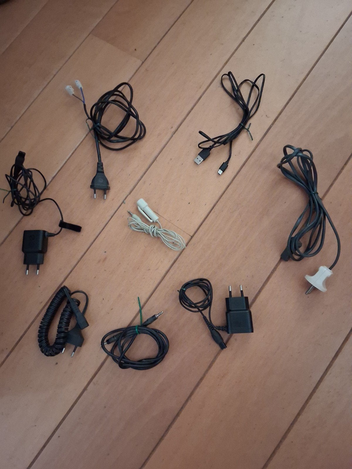 Kabeltjes voor wie er iets mee kan., Audio, Tv en Foto, Audiokabels en Televisiekabels, Ophalen, Minder dan 2 meter, Scartkabel