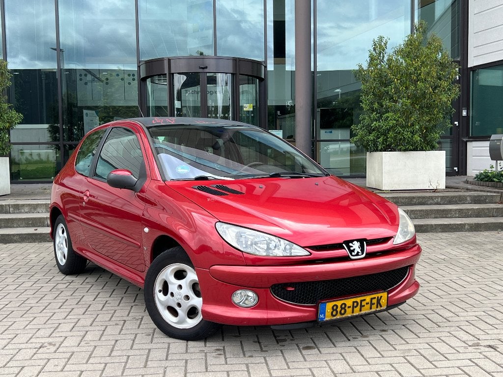 Peugeot 206 1.4 16V XS | Apk 08-05-27 | Climate control, Auto's, Peugeot, Voorwielaandrijving, 1360 cc, 31 €/maand, 4 cilinders