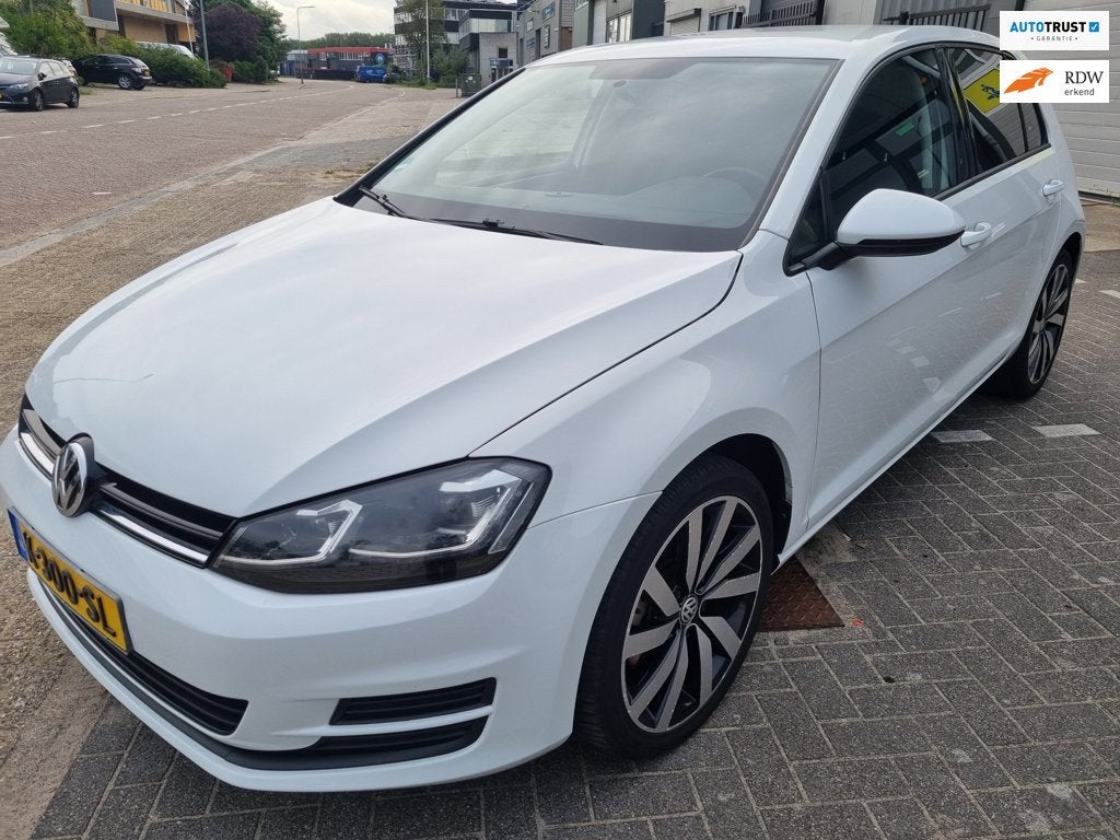 Volkswagen Golf 1.2 TSI Easyline sportieve look, Auto's, Voorwielaandrijving, Euro 5, Gebruikt, Zwart