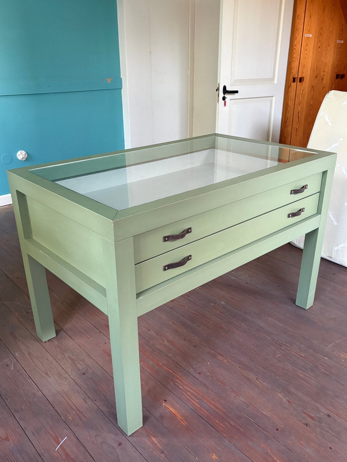 Unieke vintage Vitrine tafel, Ophalen, Gebruikt, 100 tot 150 cm, 75 cm of meer