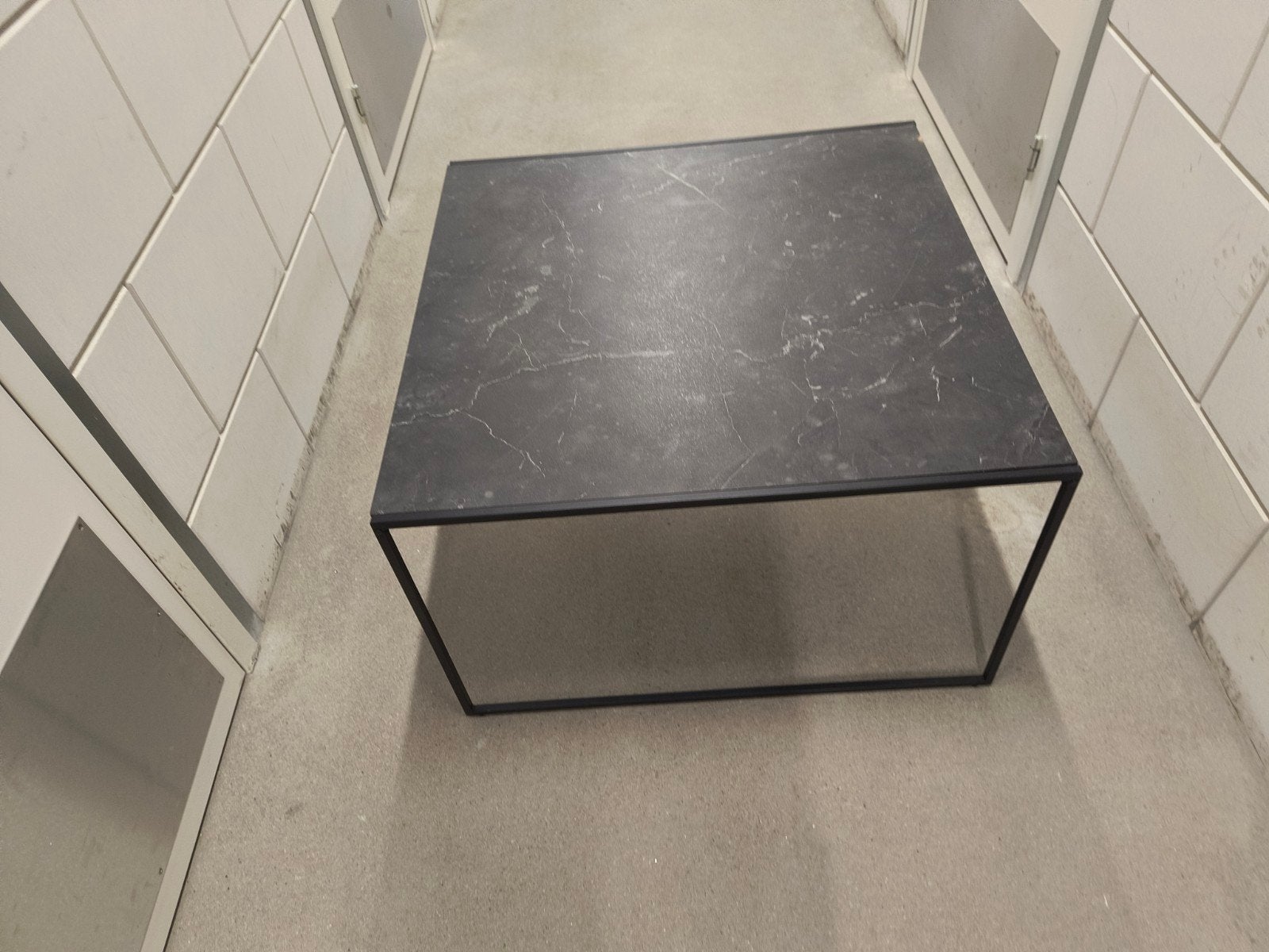 Vierkante bijzettafel 80x80 cm, 47 cm hoog - Industrieel, Gebruikt, Metaal of Aluminium, Vierkant, 75 cm of meer