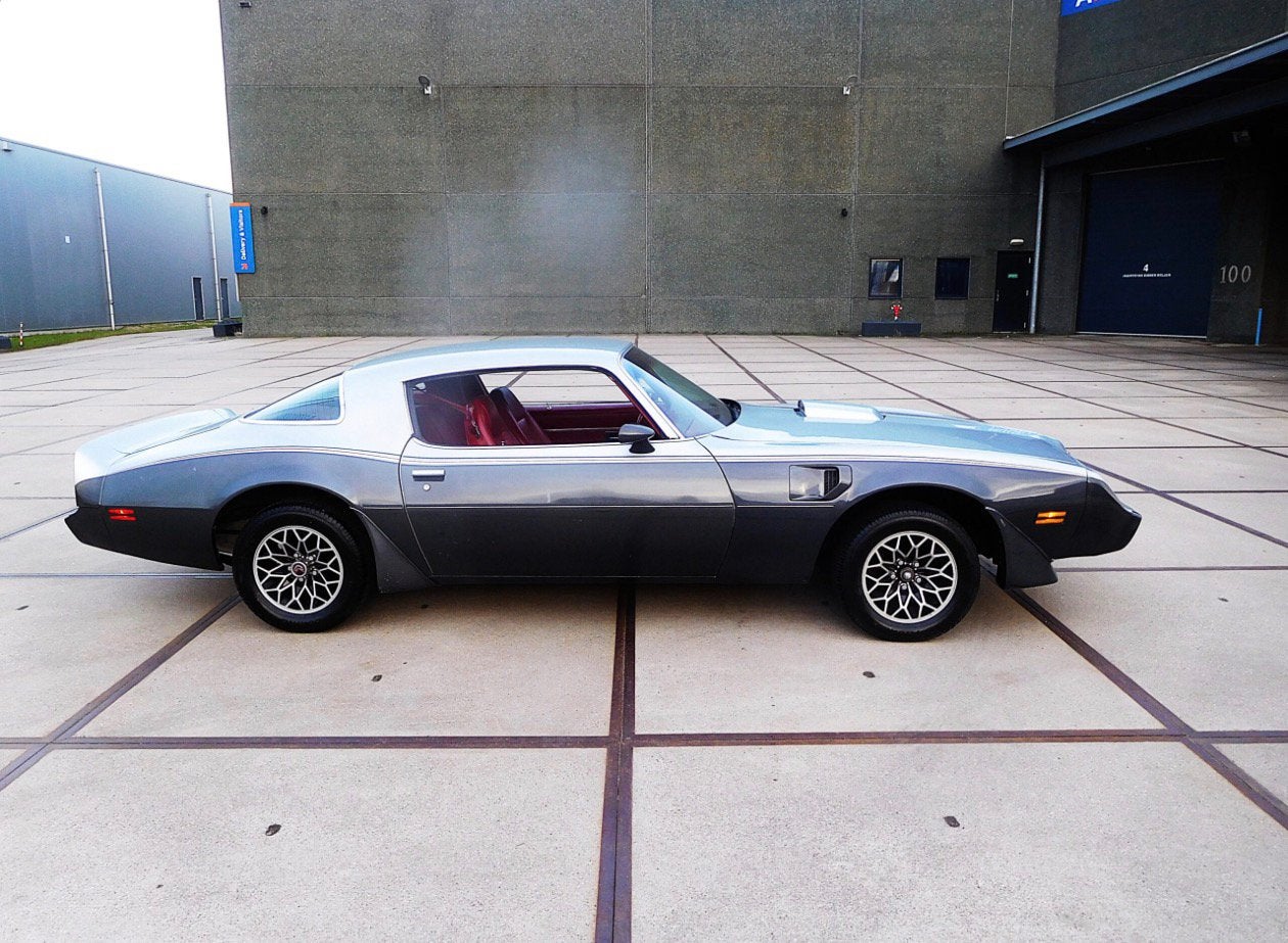 Pontiac Firebird 1981, Auto's, Pontiac, Particulier, Firebird, Elektrische ramen, Benzine, Coupé, Automaat, Geïmporteerd, Zilver of Grijs