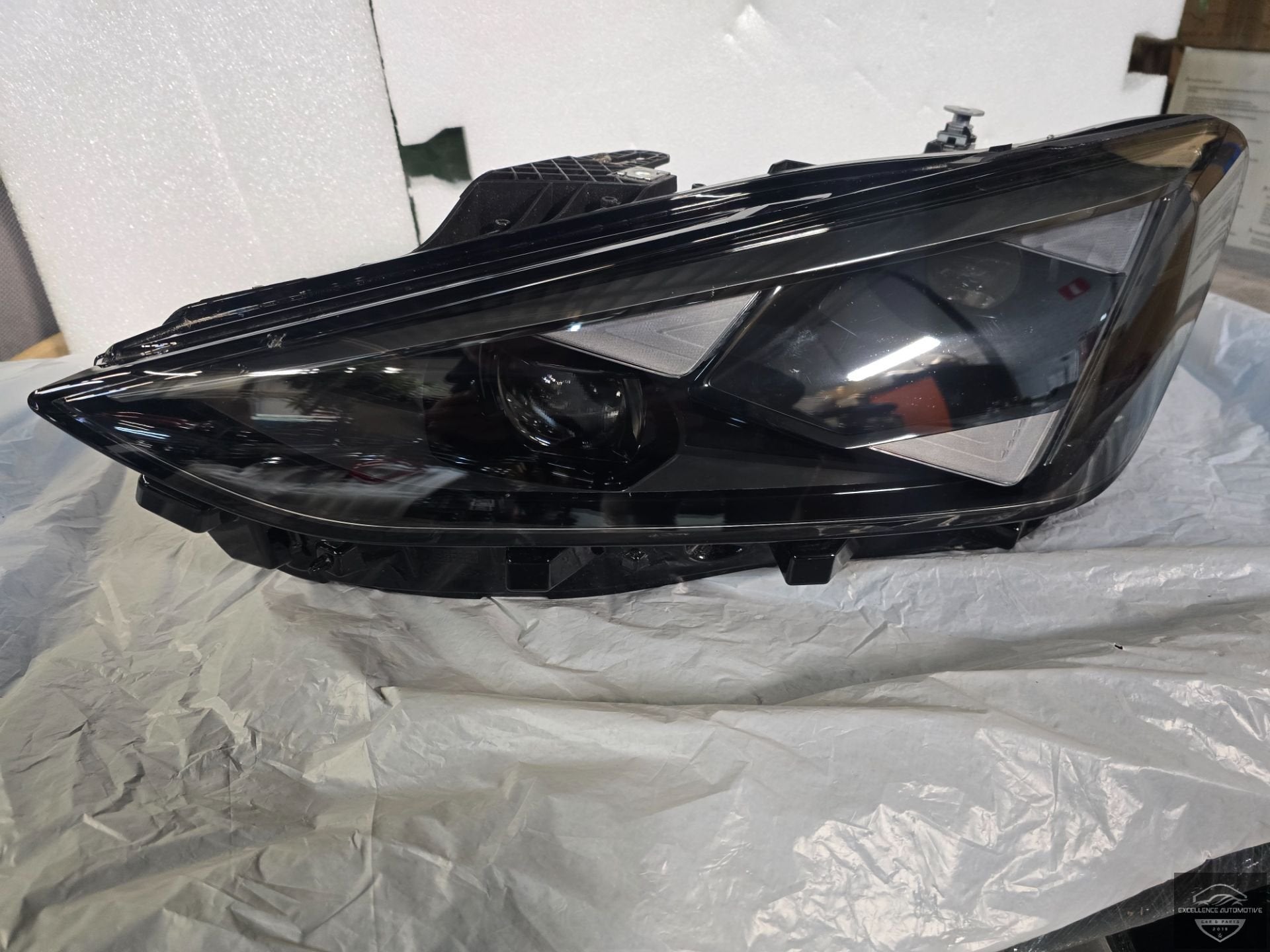 Seat Cupra Leon 5FA FL 24+ Matrix LED Koplamp Li 5FB941035A, Gebruikt, Autovia A-2, Km 585 585
08760  Martorell, ES, Ophalen of Verzenden