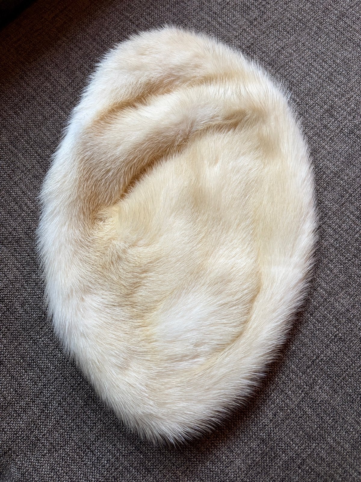 Witte bontmuts - echt bont, Kleding | Dames, Ophalen of Verzenden, Zo goed als nieuw, Maat 38/40 (M), Muts