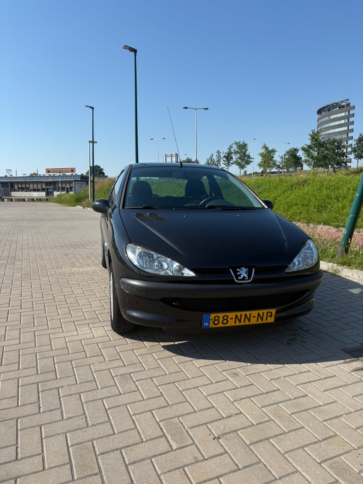 Peugeot 206 1.1 XR 3D 2004 Zwart, Auto's, Voorwielaandrijving, Stof, 4 cilinders, Elektrische ramen