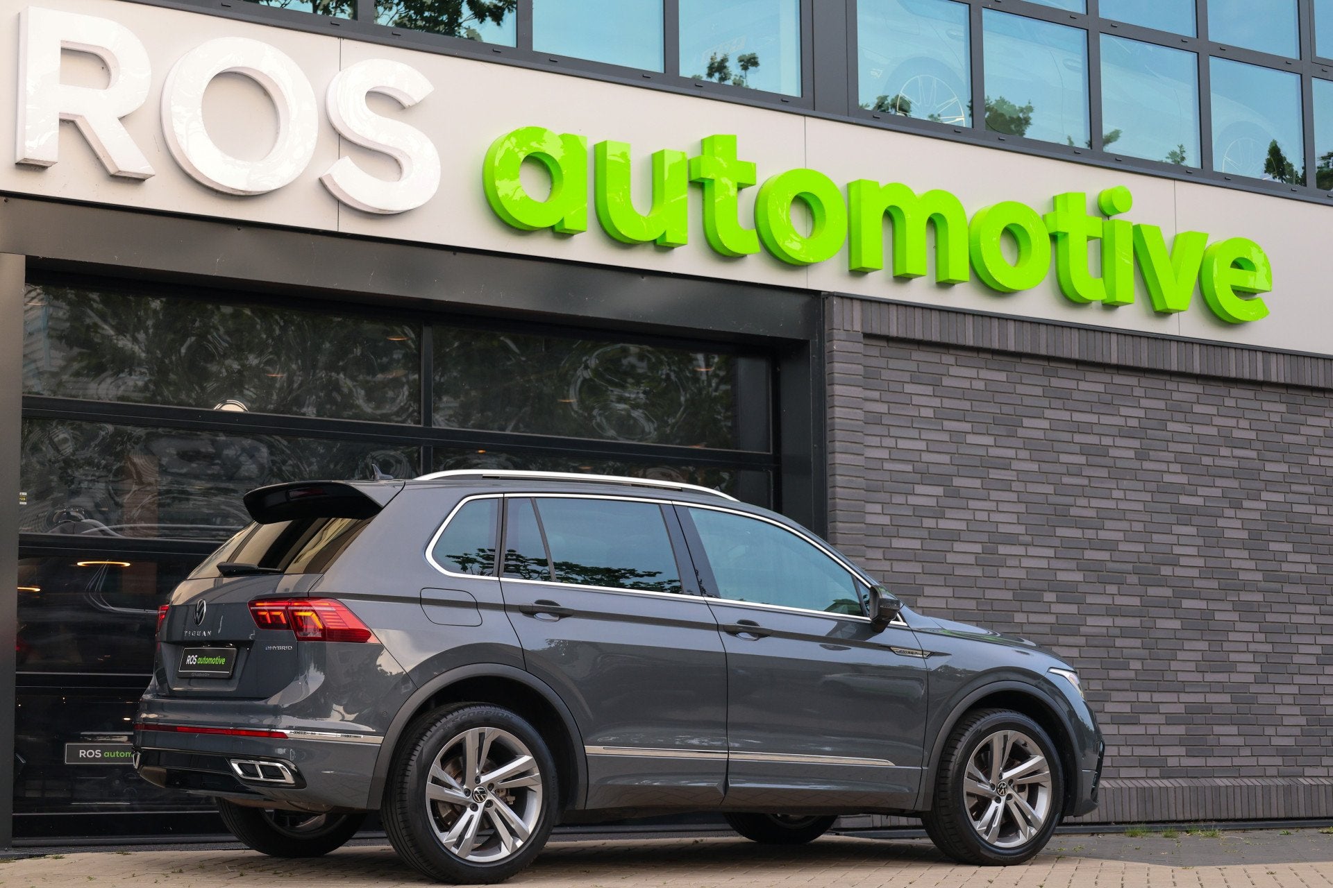 Volkswagen Tiguan 1.4 TSI eHybrid R-Line Business+ | VOL! |, Auto's, Volkswagen, 1716 kg, 4 cilinders, Hybride Elektrisch/Benzine