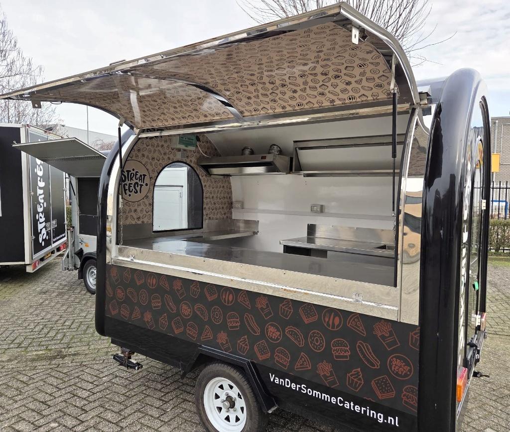 Zwarte foodtruck 'bolletje' verkoopwagen catering, Zakelijke goederen, Partijgoederen en Retail | Verkoopwagens, Ophalen