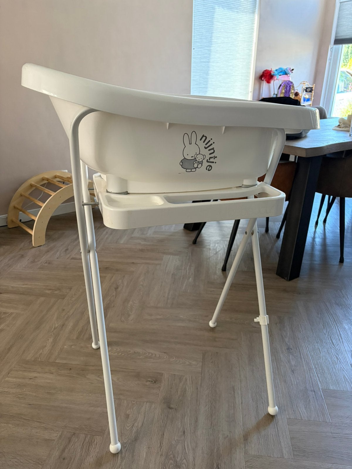 Wit babybadje met Nijntje en standaard, Kinderen en Baby's, Badjes en Verzorging, Zo goed als nieuw, Badje, Nijntje, Standaard