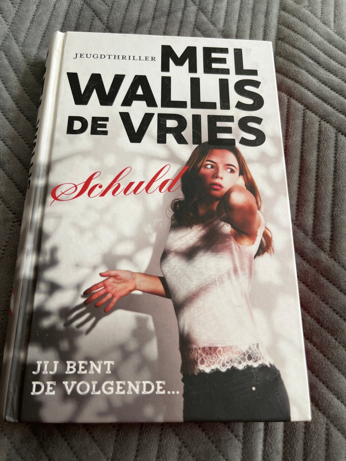Schuld - Mel Wallis de Vries (Jeugdthriller), Ophalen of Verzenden, Zo goed als nieuw, Nederland
