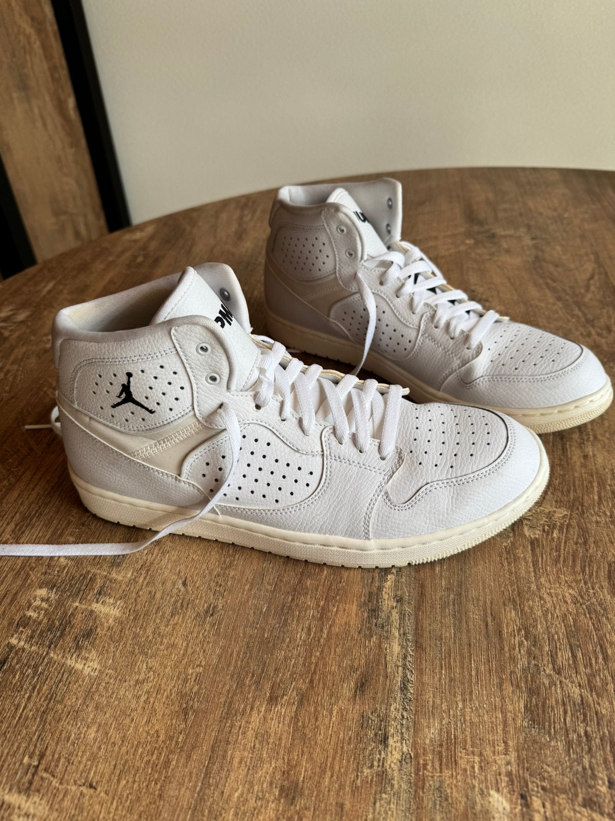 Air jordan jumpman - white - maat 45, Sport en Fitness, Basketbal, Ophalen, Zo goed als nieuw, Schoenen