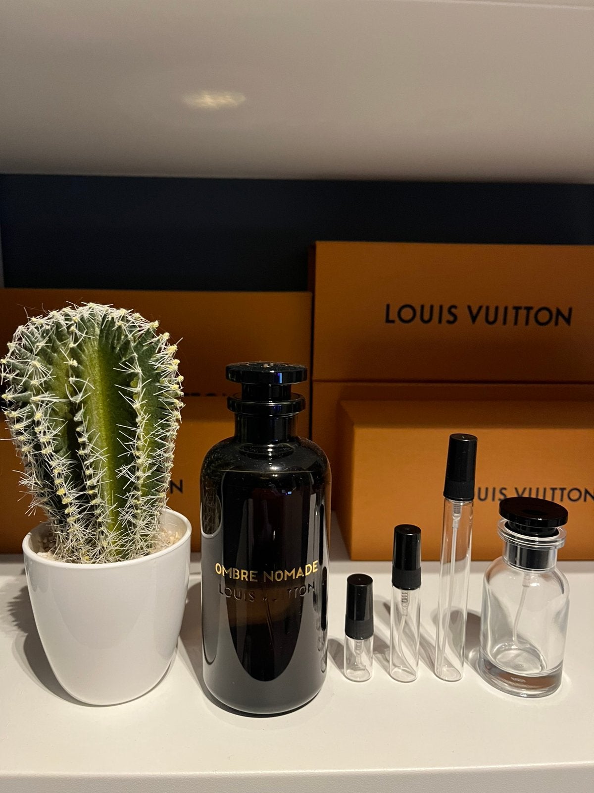 Louis Vuitton Ombre Nomade sample/tester/decant, Sieraden, Tassen en Uiterlijk, Uiterlijk | Parfum, Ophalen, Zo goed als nieuw