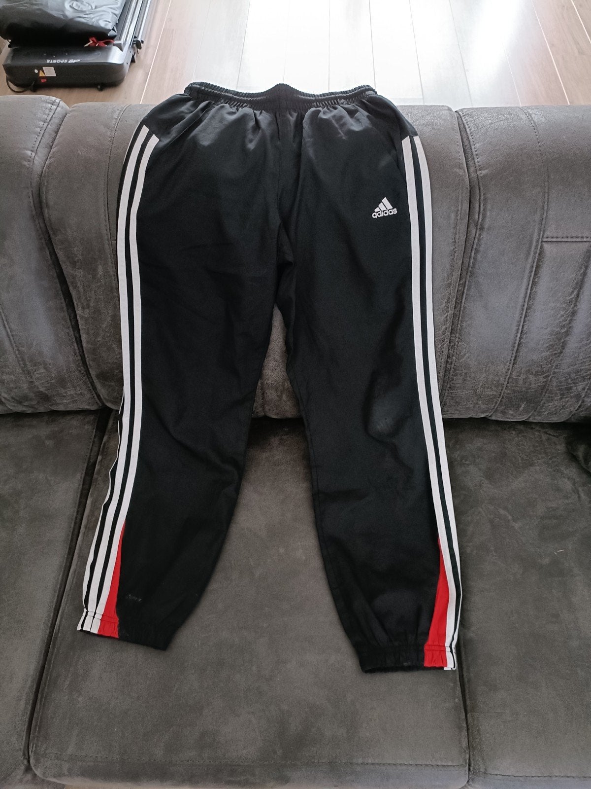 Adidas trainingsbroek zwart met witte strepen, Zwart, Overige jeansmaten, Ophalen of Verzenden, Adidas