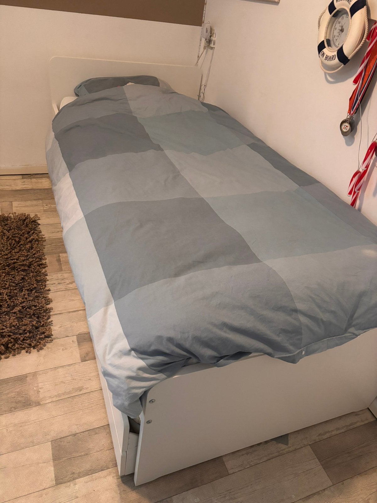 Bed voor tiener! Met extra ondergeschoven bed en opbergladen, Gebruikt, 90 cm, Eenpersoons, Wit