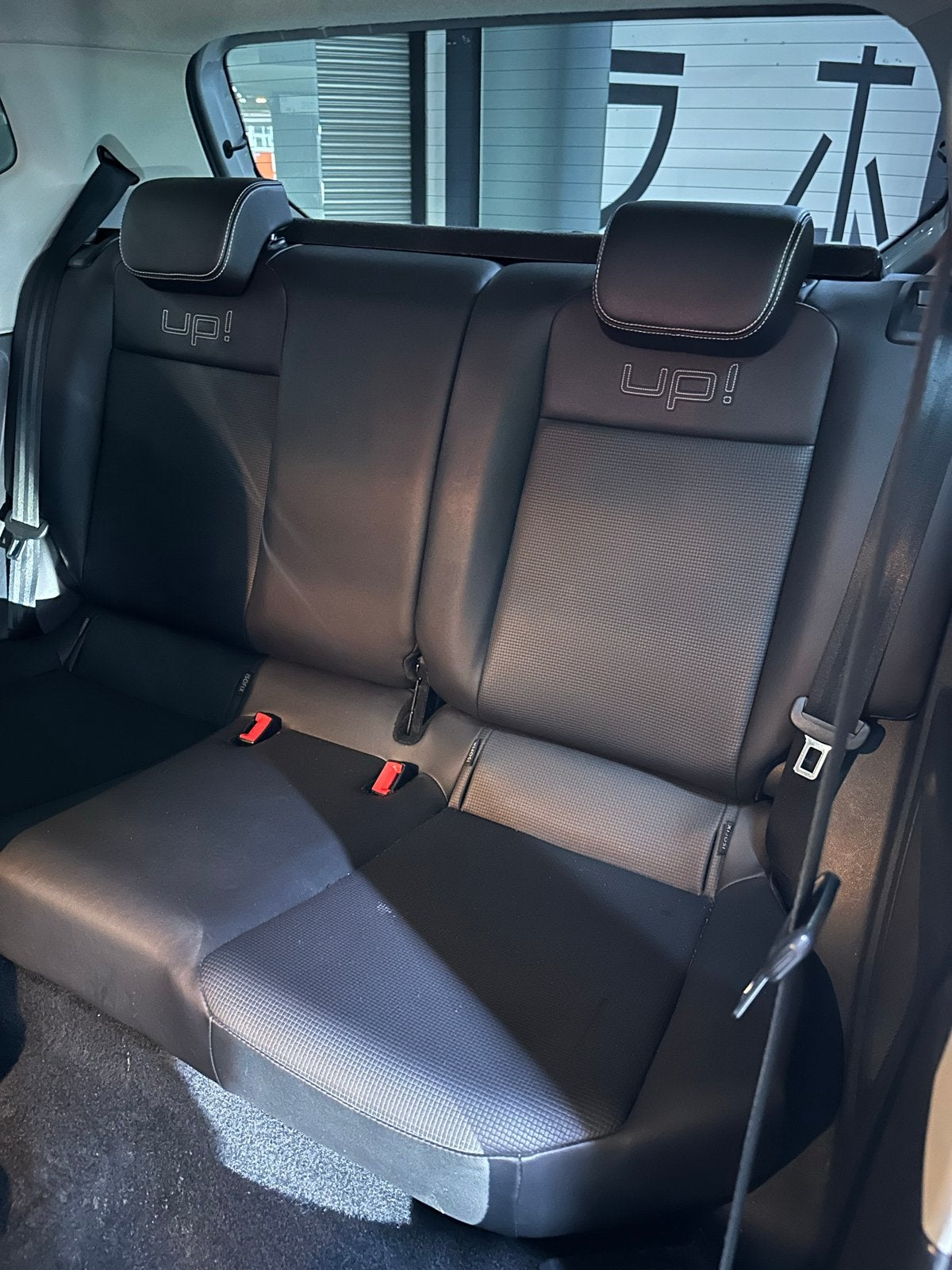 Foto 9 van Volkswagen up! 1.0 55KW AUT 2012 Grijs