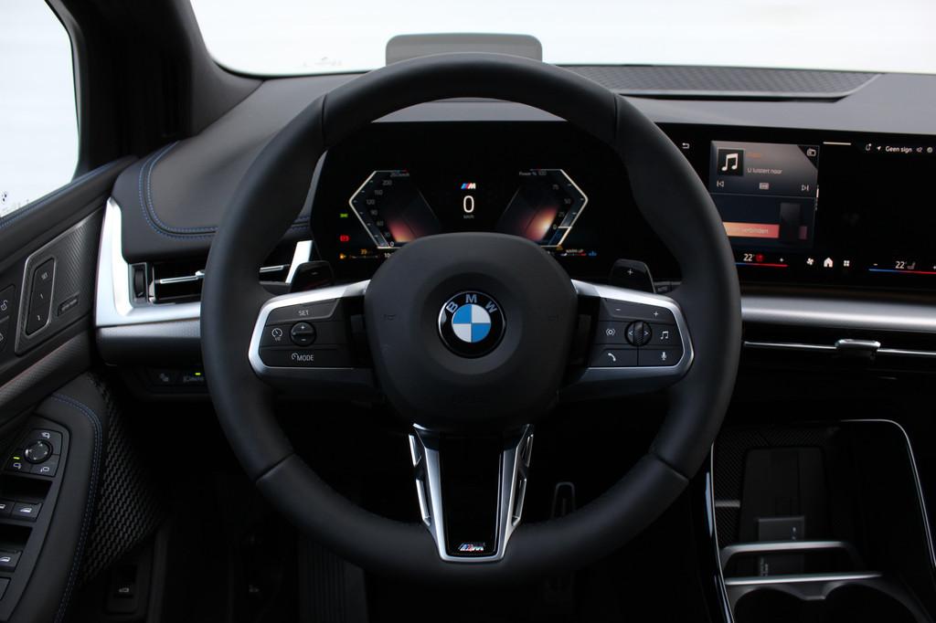 BMW 2 Serie Active Tourer 220i M Sport Automaat / Trekhaak /, Stoelverwarming, Zwart, 156 pk, Zwart