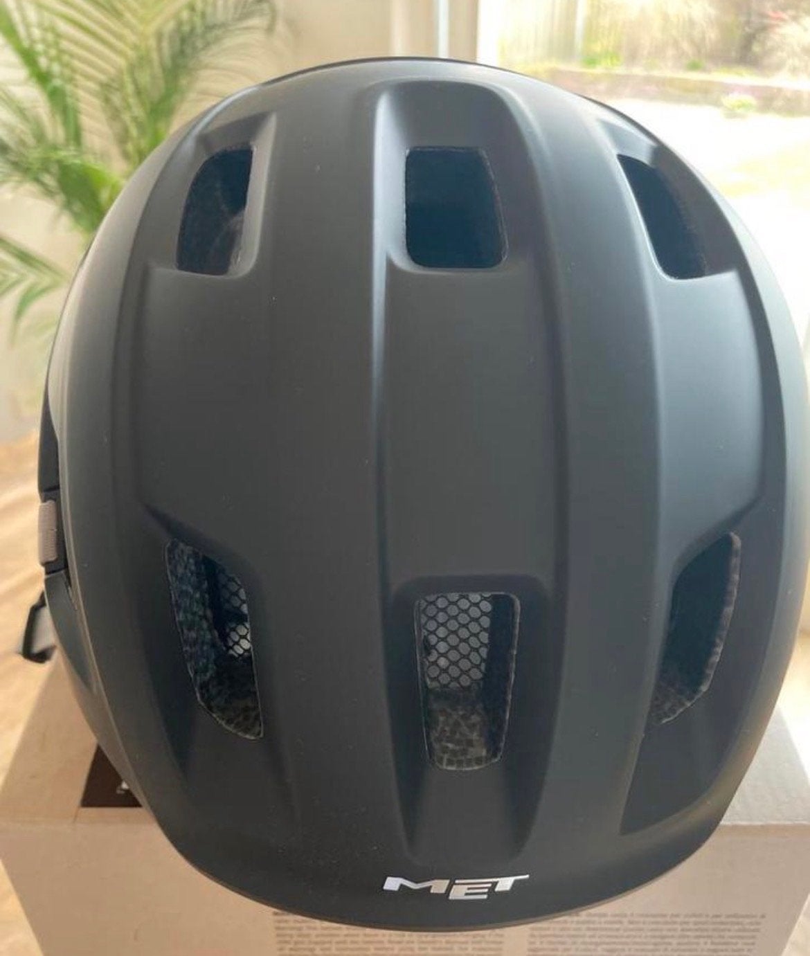MET E-MOB fietshelm maat L met ingebouwd achterlicht, Fietsen en Brommers, Fietsaccessoires | Fietshelmen, Ophalen of Verzenden