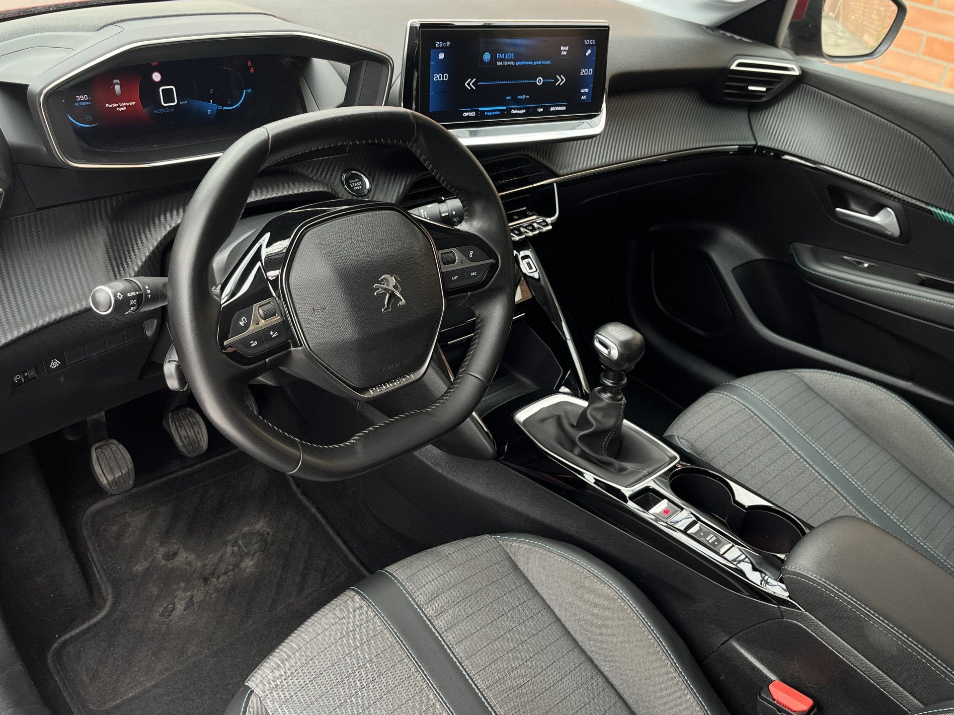 Foto 3 van Peugeot 208 PureTech 100 Allure | Carplay/Android Auto | Nav