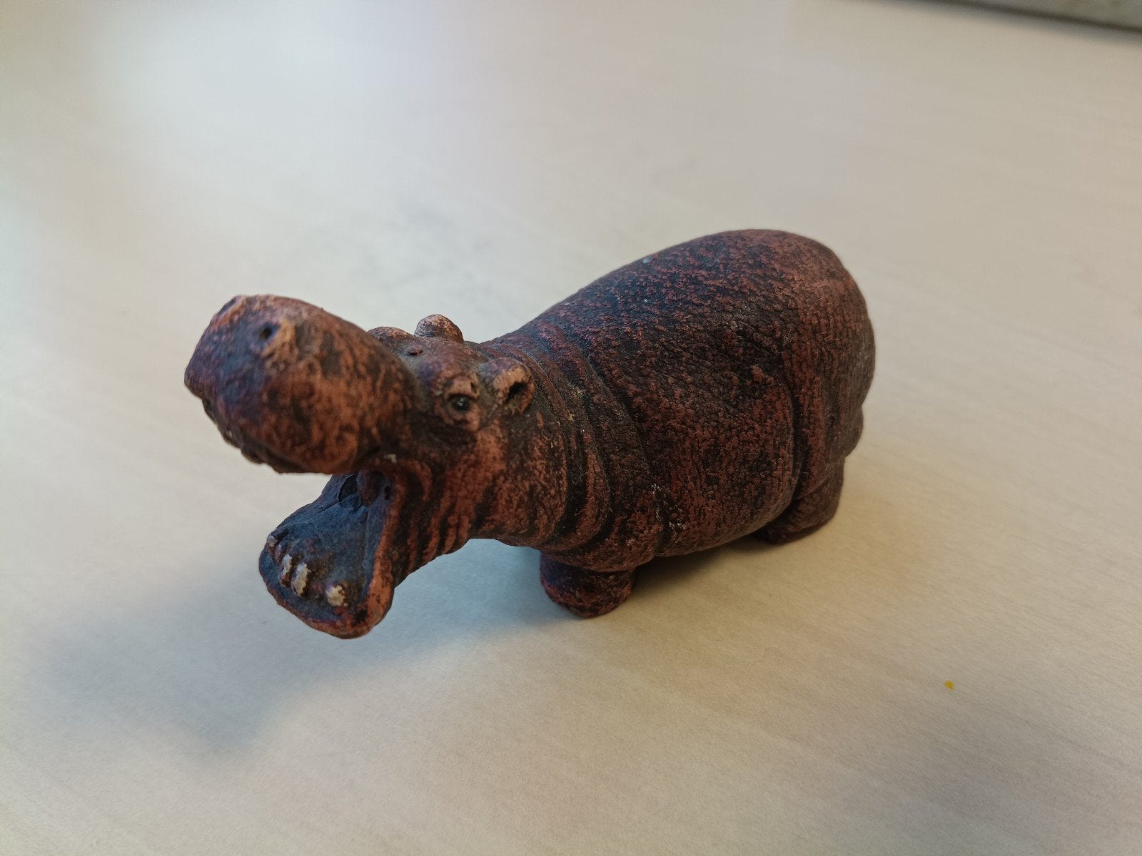 Nijlpaard beeldje, te koop. Steen. 8x5cm., Ophalen, Zo goed als nieuw, Dier