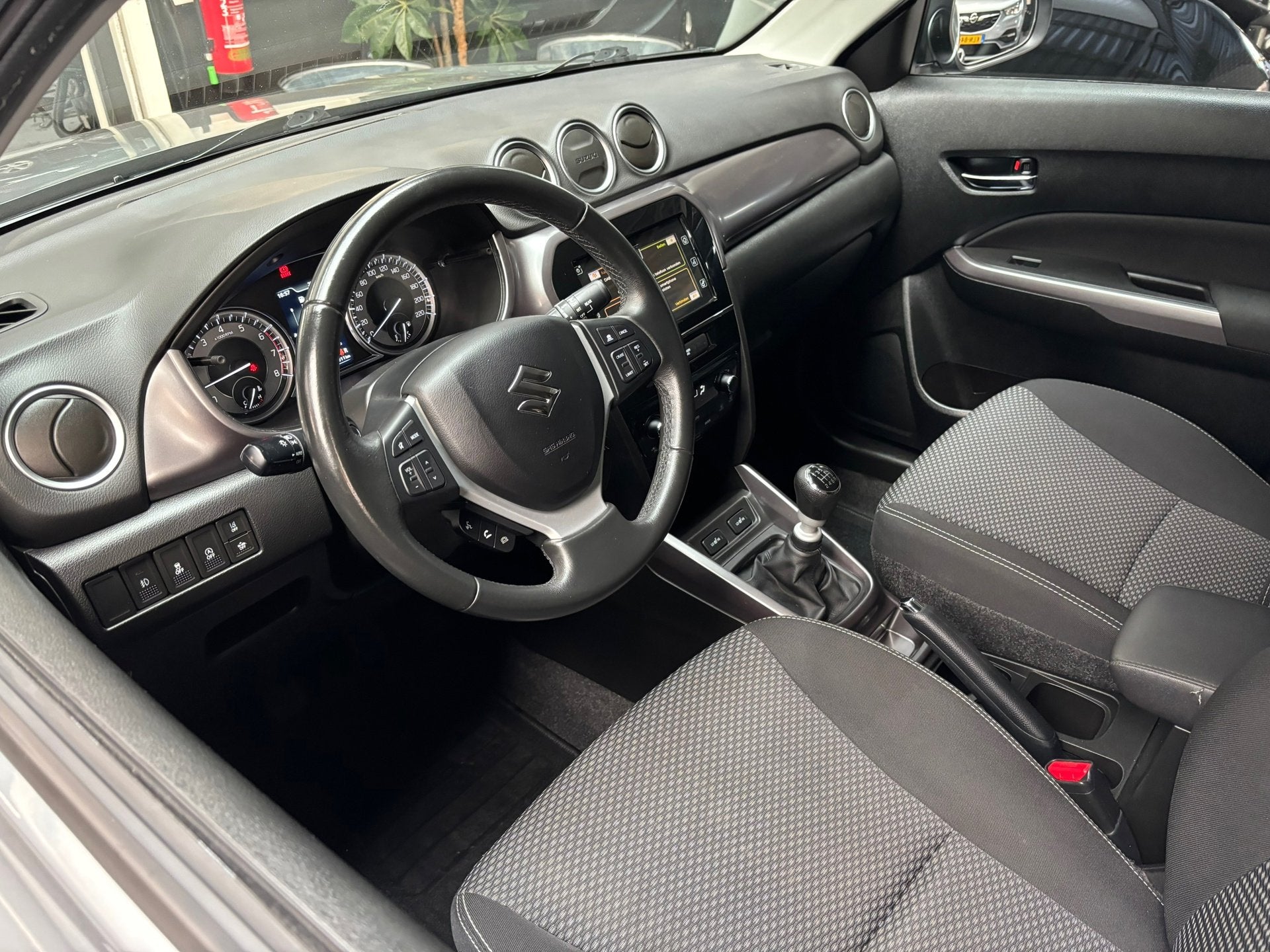 Foto 18 van Suzuki VITARA 1.4 Boosterjet Comfort Smart Hybrid /Camera /