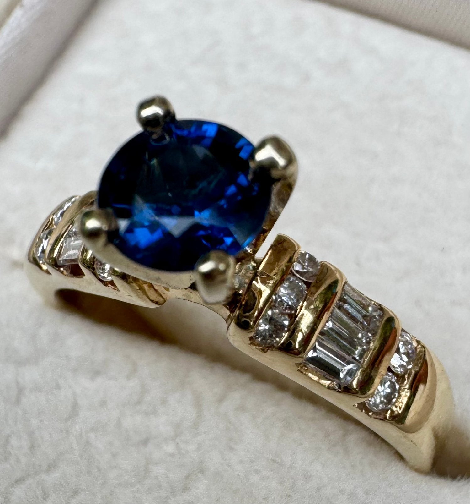 14k gouden ring met natuurlijke saffier, Sieraden, Tassen en Uiterlijk, Ophalen of Verzenden, Met edelsteen, Dame, Goud