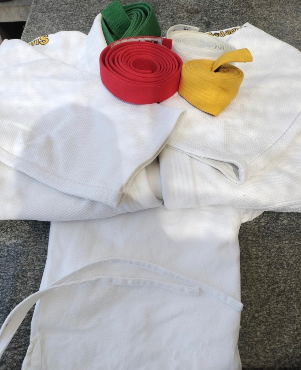 Judo Pak met Banden - Zo goed als nieuw, Ophalen, Judo, Vechtsportpak, Maat M