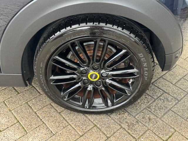 MINI Electric Cooper SE *carplay *navi *stoelverw. *17 inch, Auto's, Gebruikt, 33 kWh, 4 stoelen, Leder en Stof