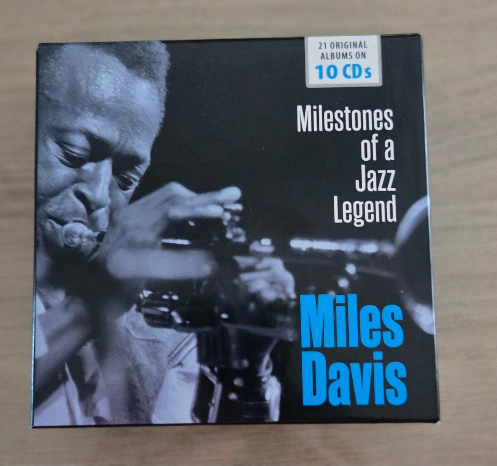 Miles Davis - Milestones of a Jazz Legend (10 CD Boxset), Ophalen of Verzenden, Zo goed als nieuw, Jazz, Boxset