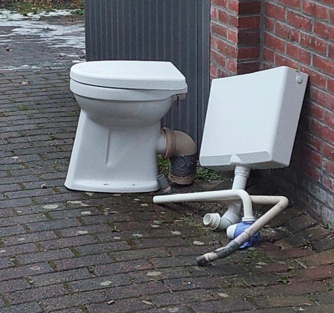Gebruikt toilet met stortbak, Ophalen, Gebruikt, Toilet