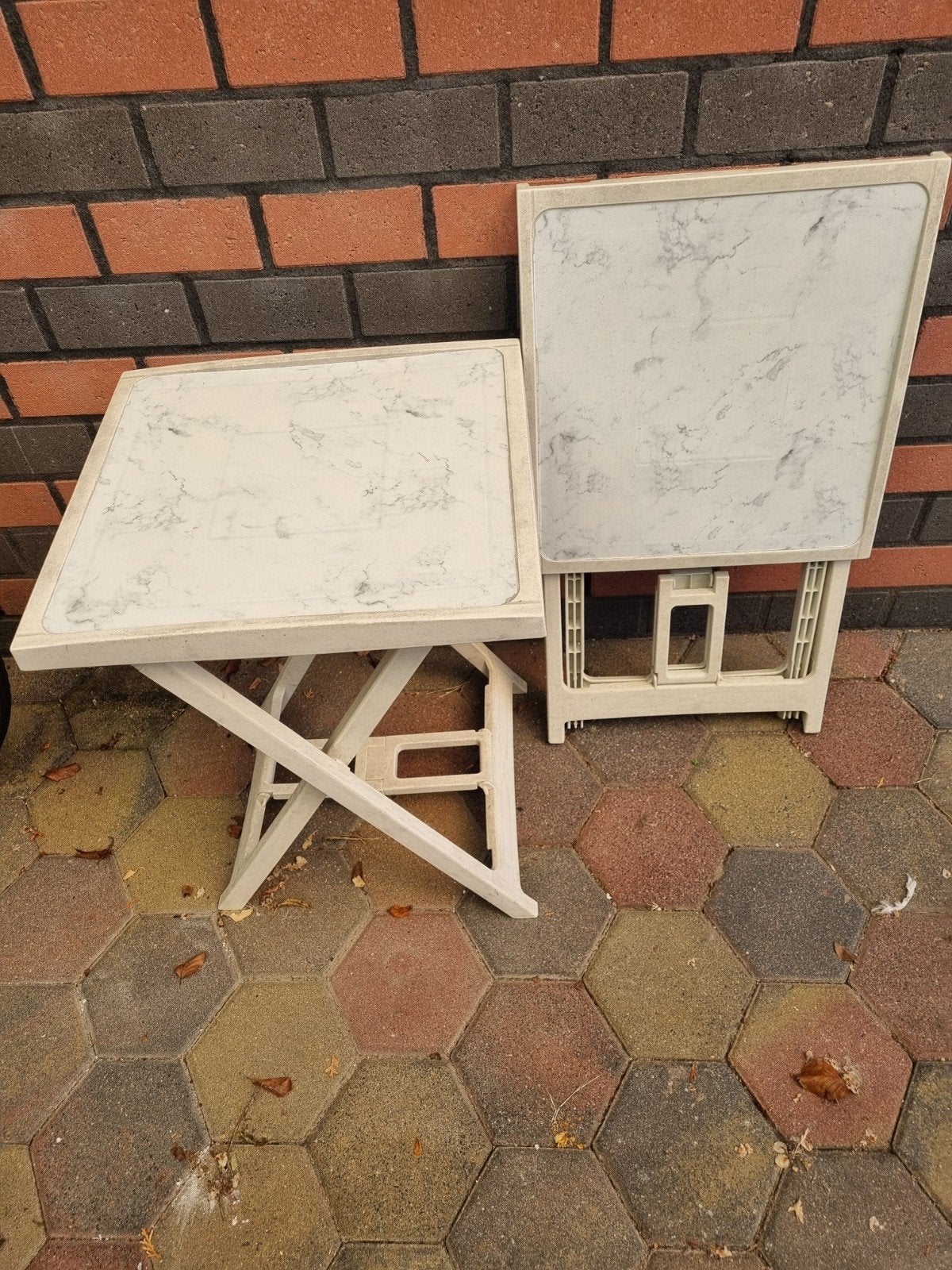 2x kunststof tafels opklapbaar maten 47x50 cm, hoog:66 cmit, Ophalen, Overige materialen, Gebruikt, Inklapbaar