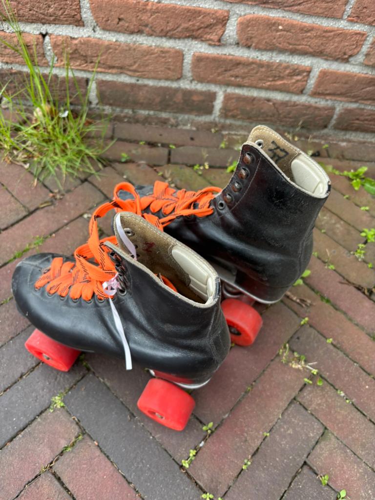 Roschaatsen zwart maat 37, Ophalen, Zo goed als nieuw