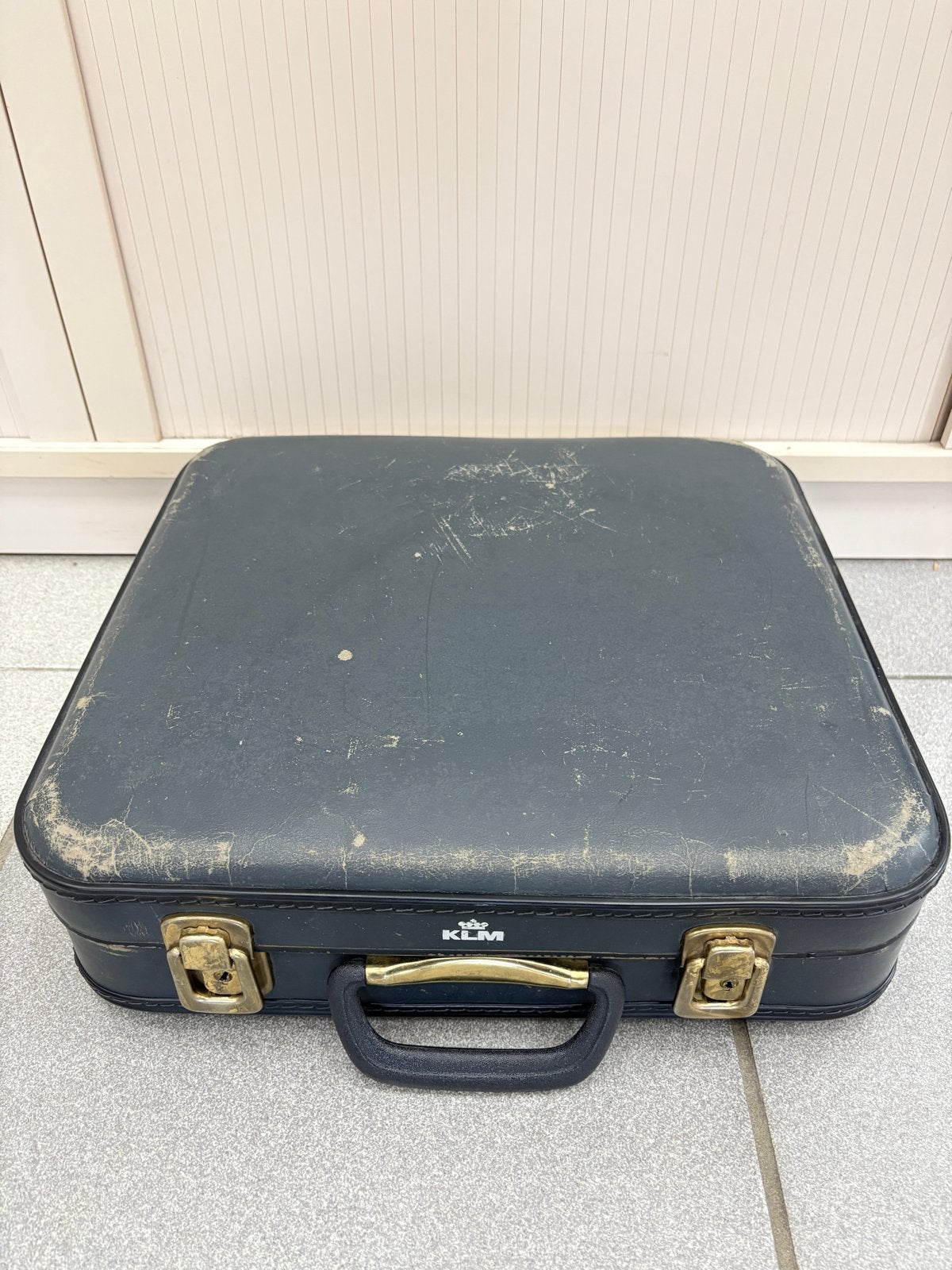 Vintage donkerblauwe KLM koffer 42x39x12 cm, Overige materialen, Gebruikt, Slot, Minder dan 50 cm