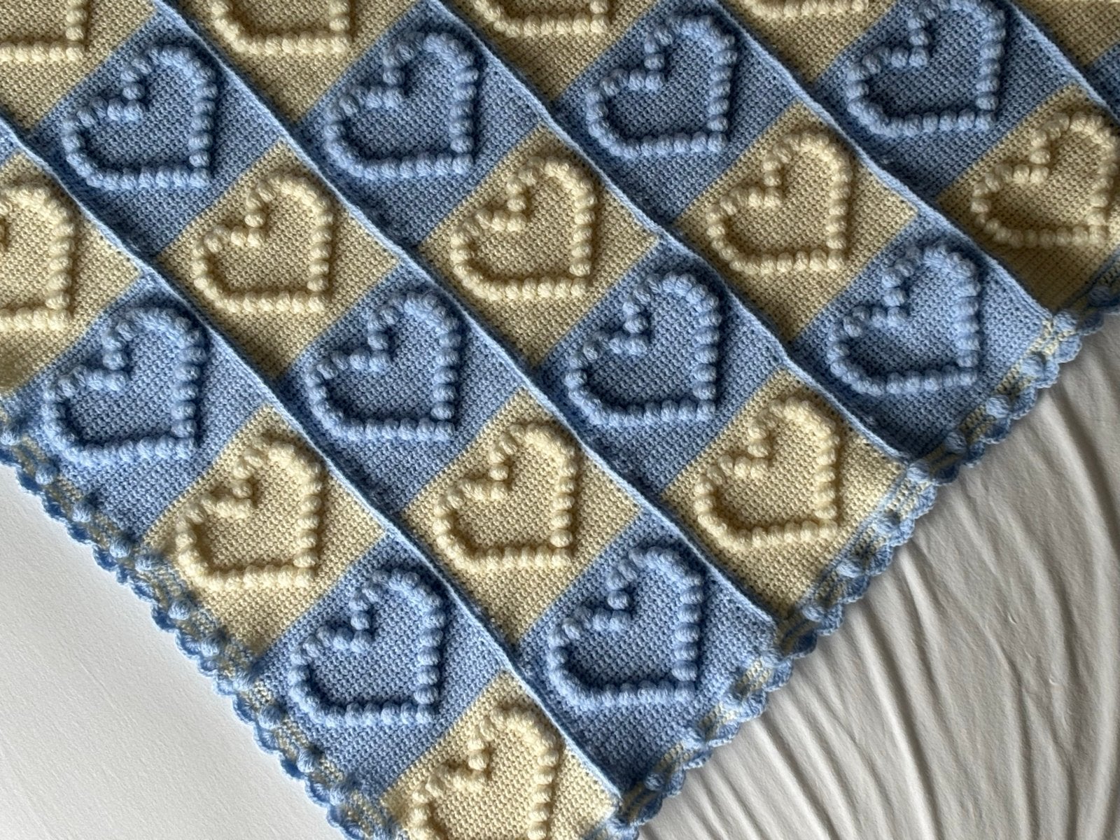 Handgemaakte babydeken met hartjespatroon, Ophalen, Nieuw, Overige merken, Meerkleurig