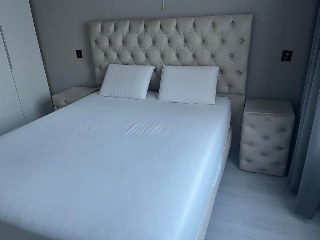 Boxspring 160x200. In goed staat, Huis en Inrichting, Slaapkamer | Complete slaapkamers, Ophalen of Verzenden, Zo goed als nieuw