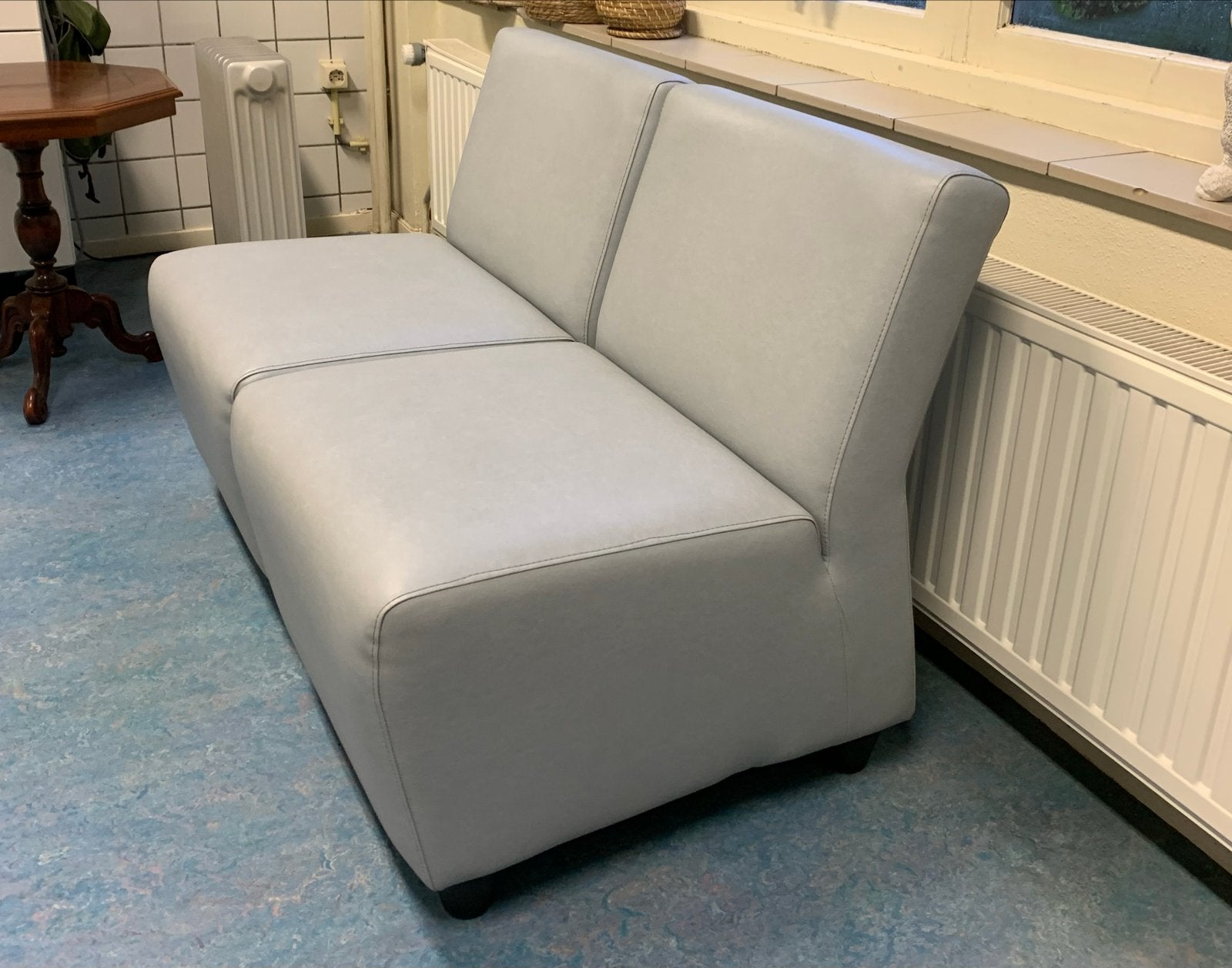 Twee comfortabele eenpersoonsbank - Blauw/Grijs ahrend, Huis en Inrichting, Banken | Sofa's en Chaises Longues, Ophalen, Tweepersoons
