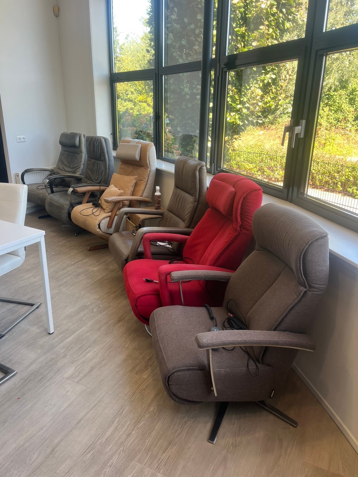 Verschillende Elektrische Prominent Sta-op Relaxfauteuils, Huis en Inrichting, Fauteuils, Ophalen, Minder dan 75 cm, Zo goed als nieuw