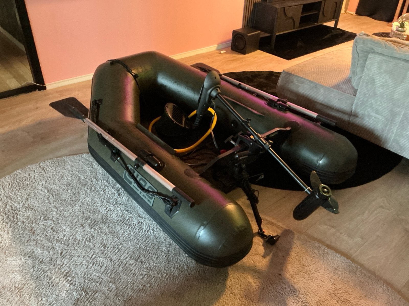 Ultimate 180 karperboot garmin dieptemeter Savage Gear motor, Ophalen, Gebruikt