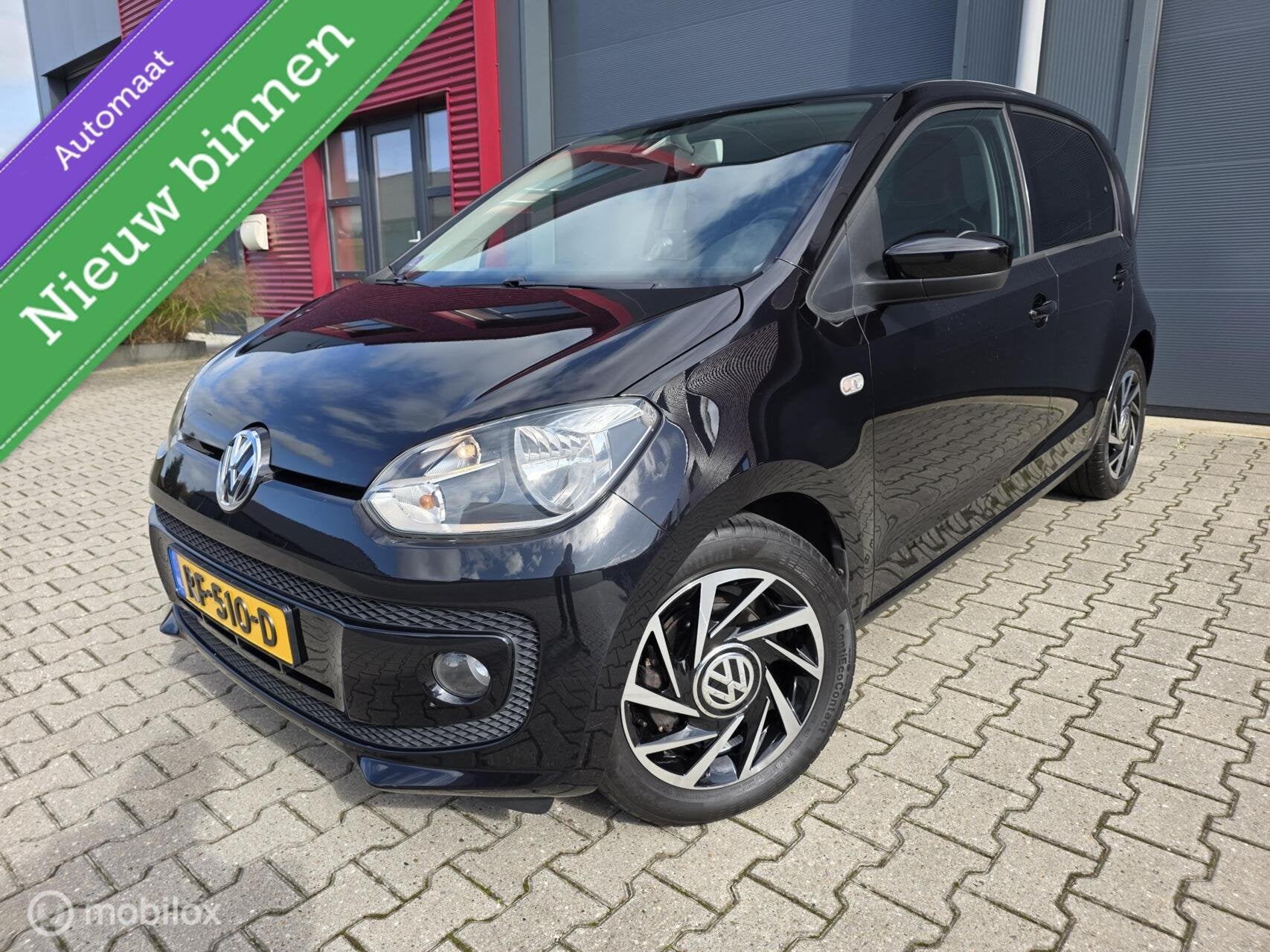 Volkswagen high up /Automaat /Panoramadak /sky-leder int., Auto's, Euro 5, Gebruikt, 4 stoelen, Zwart