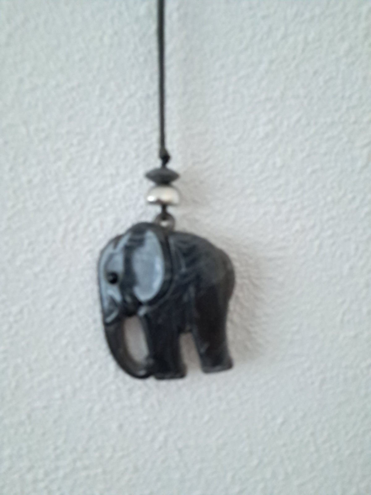 Grijs blauw olifant hanger aan ketting, Verzenden, Steen of Mineraal, Grijs, Gebruikt
