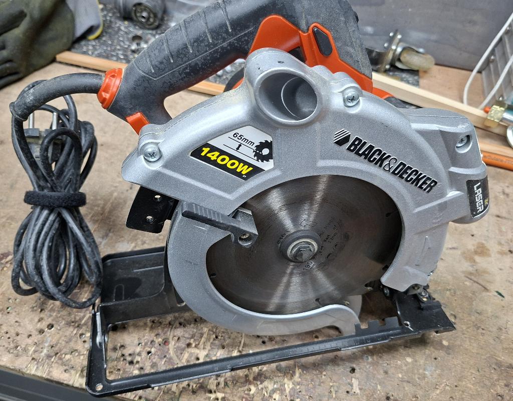 hand cirkelzaag black en decker, Gebruikt, Cirkelzaag, Ophalen of Verzenden, 30 tot 70 mm